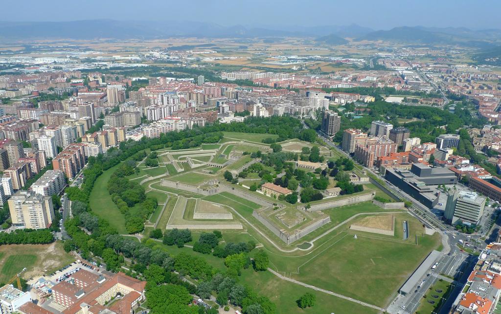 Hostal Arriazu Pamplona Dış mekan fotoğraf