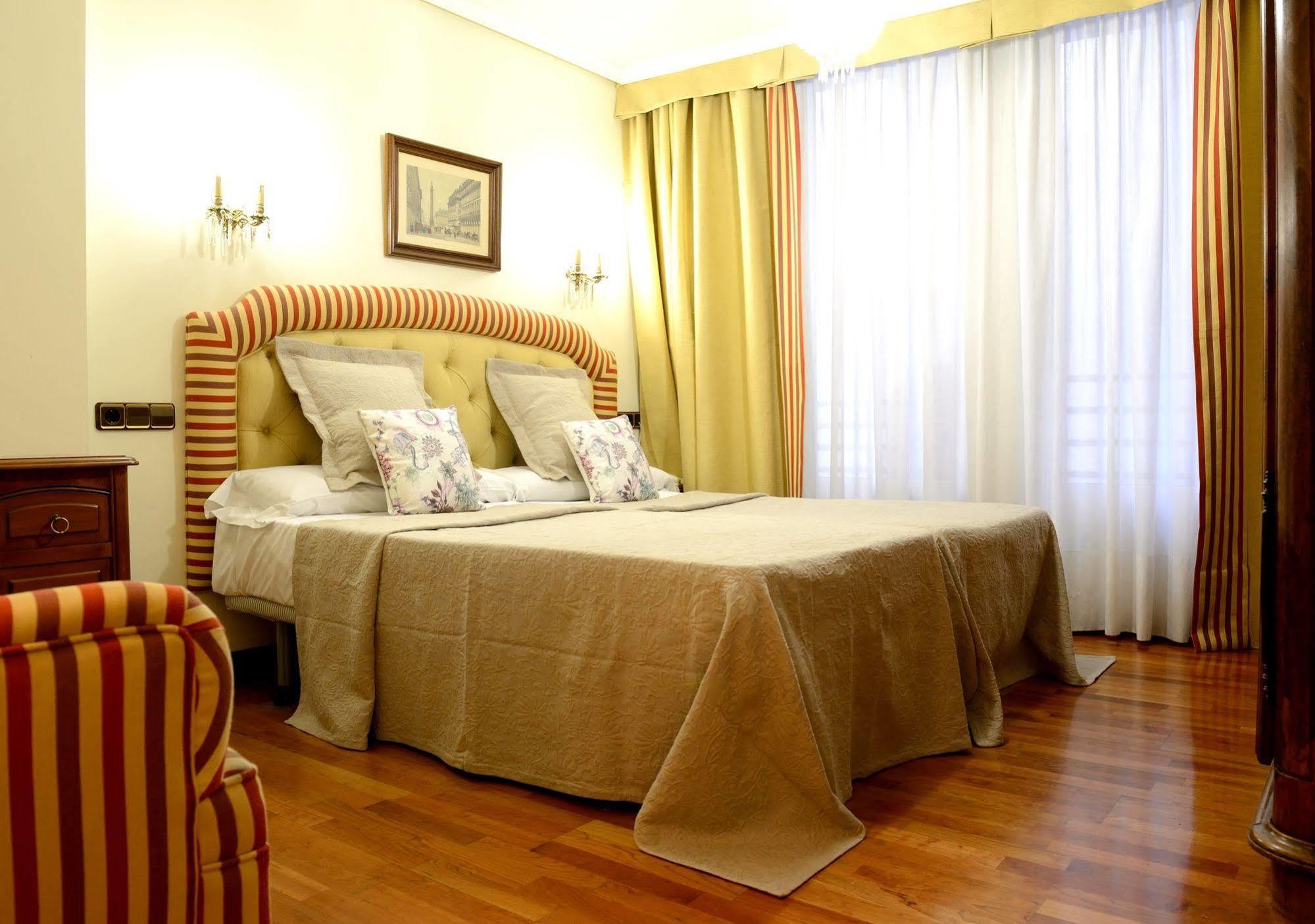 Hostal Arriazu Pamplona Dış mekan fotoğraf