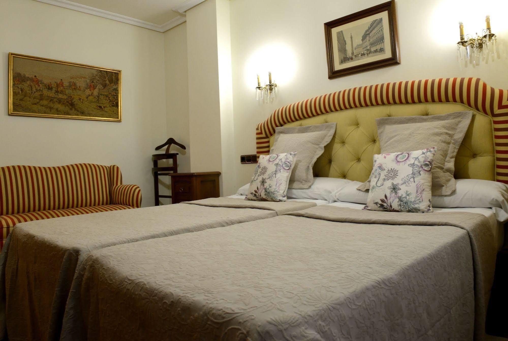 Hostal Arriazu Pamplona Dış mekan fotoğraf