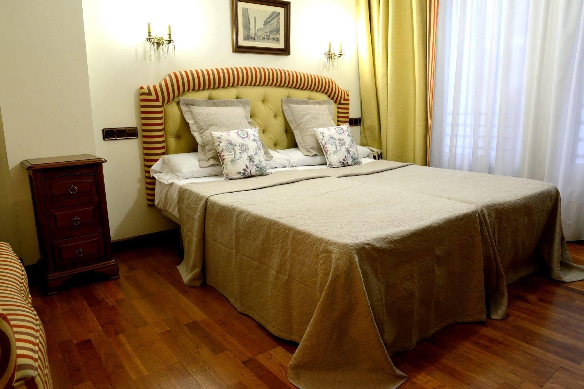 Hostal Arriazu Pamplona Dış mekan fotoğraf