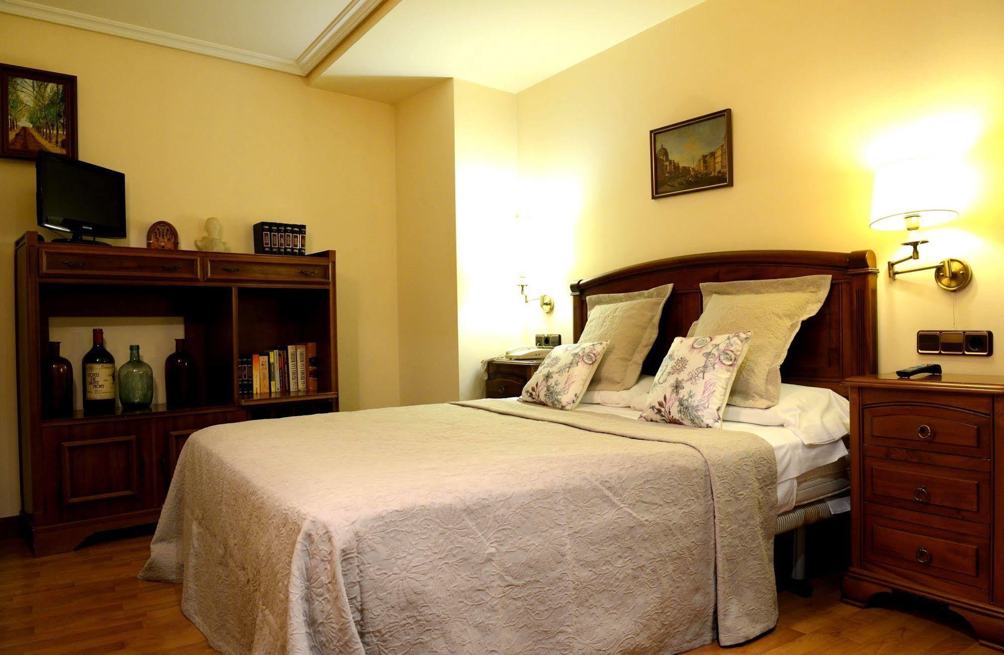 Hostal Arriazu Pamplona Dış mekan fotoğraf