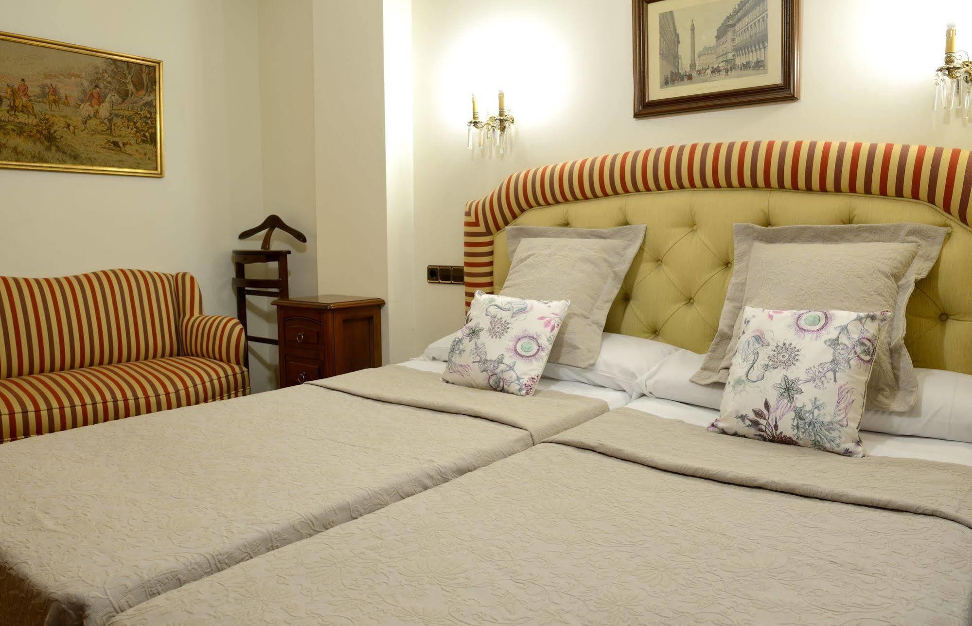 Hostal Arriazu Pamplona Dış mekan fotoğraf