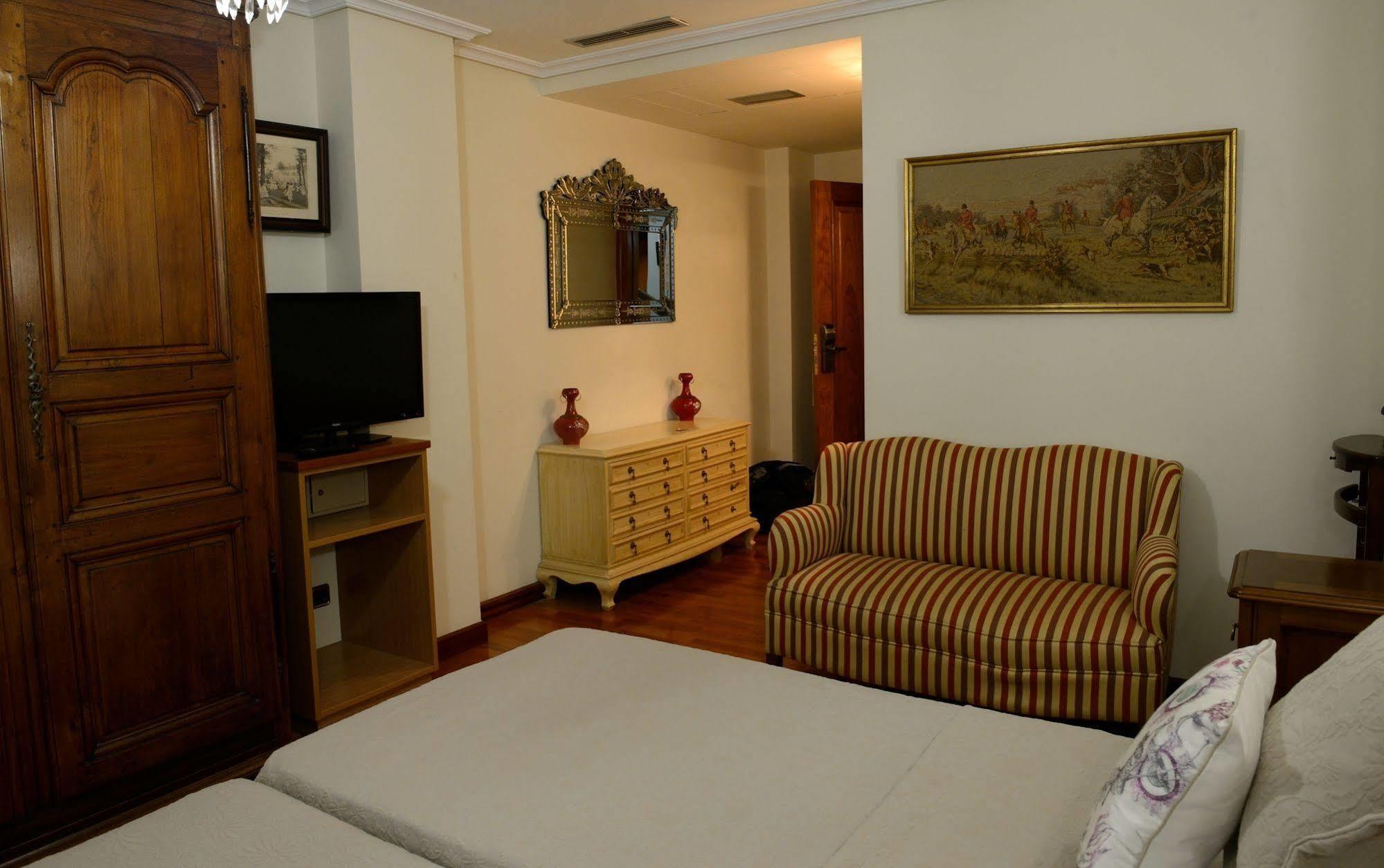Hostal Arriazu Pamplona Dış mekan fotoğraf